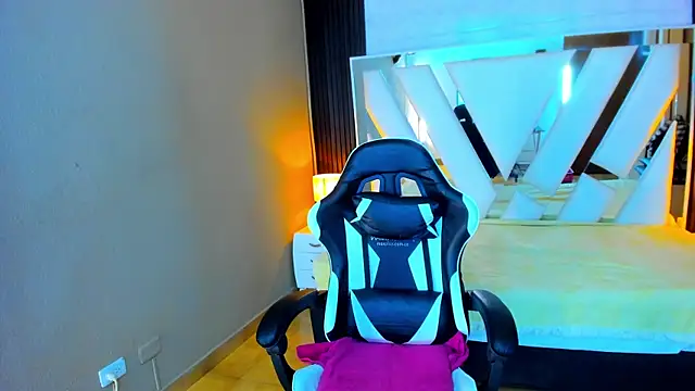 Linda4Petite online show from 01-14-26, 06:35