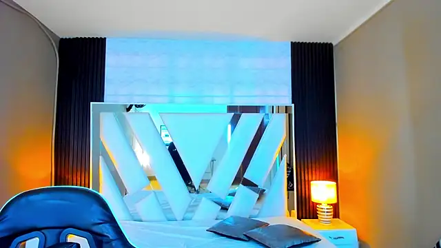 Linda4Petite online show from 01-17-26, 06:11