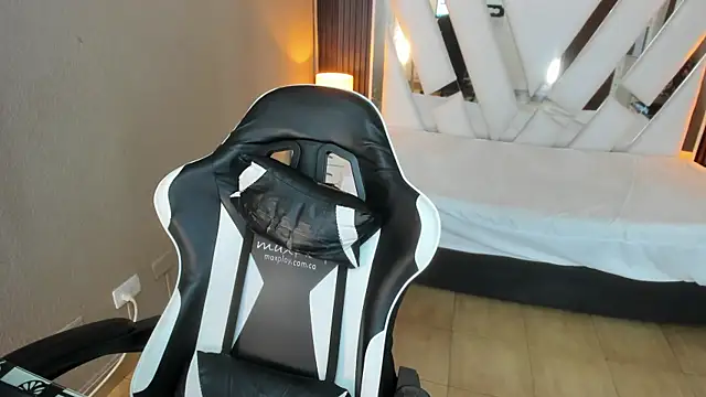 Linda4Petite online show from 04-21-26, 06:01