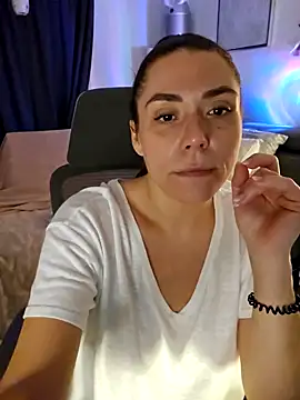 Ellie-L-Elizabeth online show from 02-11-25, 10:50