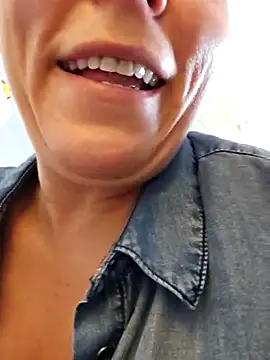 Ellie-L-Elizabeth online show from 02-24-25, 05:31