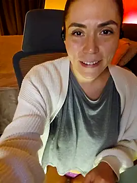 Ellie-L-Elizabeth online show from 02-25-25, 01:20