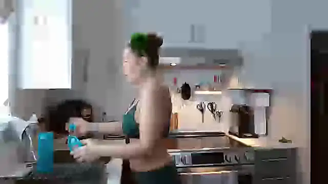 Ellie-L-Elizabeth online show from 03-17-25, 03:18