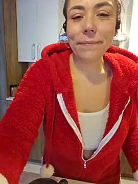 Ellie-L-Elizabeth online show from 12-20-25, 05:20