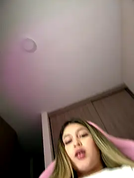 lunablossom  online show from 11-05-25, 12:21