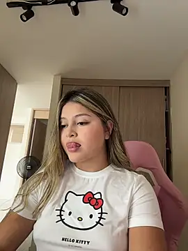 lunablossom  online show from 03-03-26, 07:42