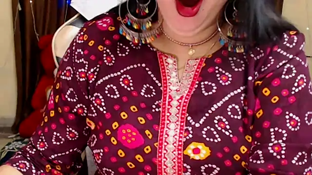 Naughty Kashish online show from 11-24-25, 05:18