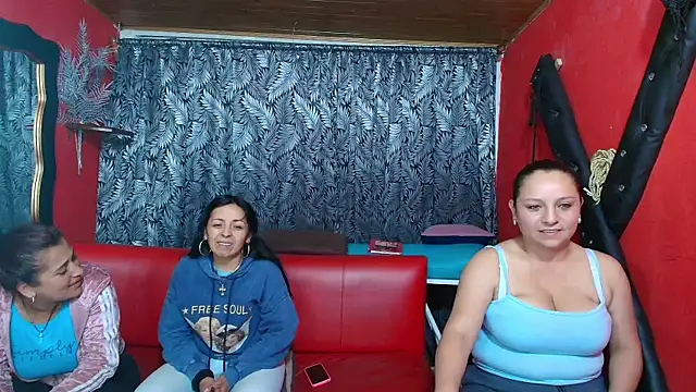 Snapshot of lesbiancuple chatting on 02-06-25, 12:43 lesbiancuple online show from 02-06-25, 12:43