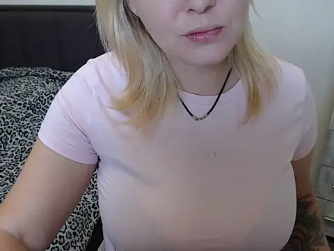 Snapshot of leeilawow chatting on 09-10-25, 06:24 leeilawow online show from 09-10-25, 06:24