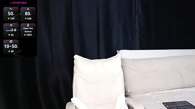 Snapshot of qianqian_ chatting on 02-04-25, 11:27 qianqian  online show from 02-04-25, 11:27