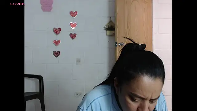 Snapshot of Dulce_Anita chatting on 06-25-26, 04:00 Dulce Anita online show from 06-25-26, 04:00