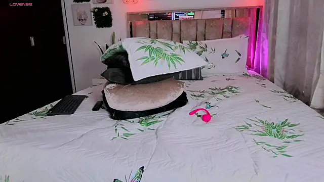 Dulce Morrys online show from 04-19-26, 06:10