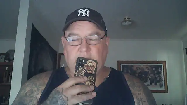 Snapshot of HOTANAL chatting on 03-18-25, 01:00 HOTANAL online show from 03-18-25, 01:00