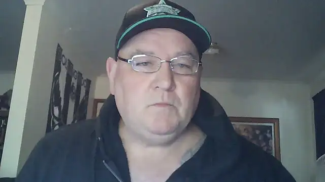 Snapshot of HOTANAL chatting on 10-18-25, 10:21 HOTANAL online show from 10-18-25, 10:21