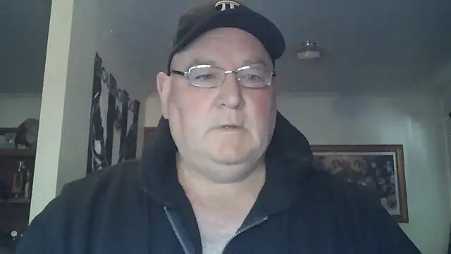 Snapshot of HOTANAL chatting on 10-20-25, 10:10 HOTANAL online show from 10-20-25, 10:10