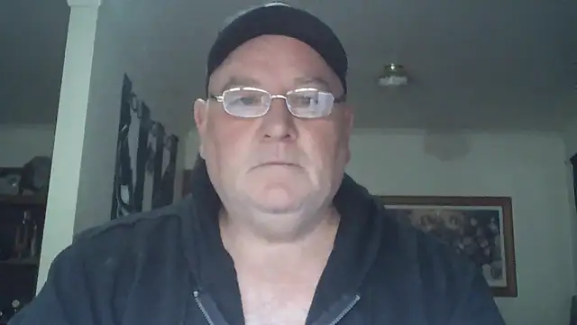 Snapshot of HOTANAL chatting on 10-29-25, 10:11 HOTANAL online show from 10-29-25, 10:11