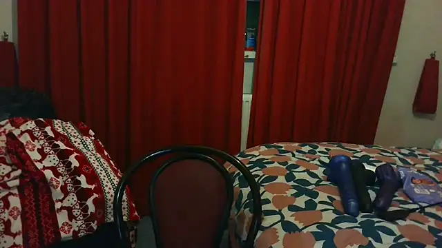 Snapshot of HouseWifeWhore_Milf chatting on 03-28-26, 02:33 HouseWifeWhore Milf online show from 03-28-26, 02:33