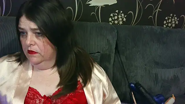Snapshot of HouseWifeWhore_Milf chatting on 04-10-26, 11:31 HouseWifeWhore Milf online show from 04-10-26, 11:31