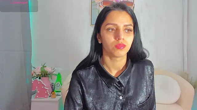 Snapshot of Sarabecker chatting on 05-15-26, 08:43 Sarabecker online show from 05-15-26, 08:43