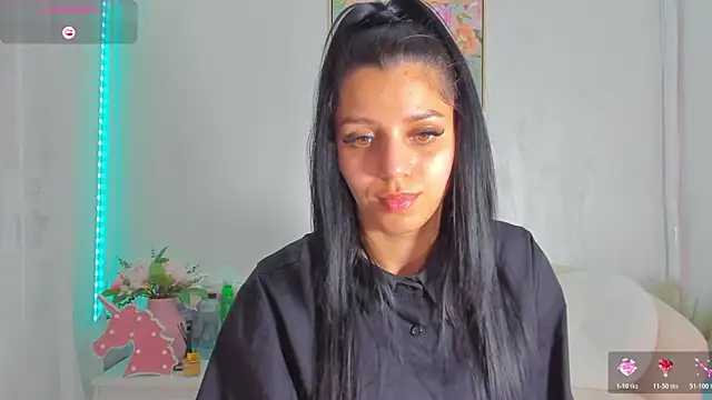 Snapshot of Sarabecker chatting on 05-23-26, 03:49 Sarabecker online show from 05-23-26, 03:49