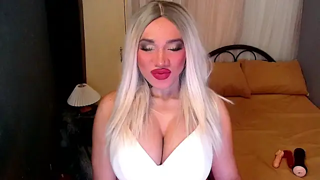 Snapshot of sexcindy chatting on 09-18-25, 10:17 sexcindy online show from 09-18-25, 10:17