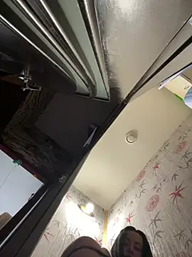 CrazzyChicks online show from 04-23-26, 07:41