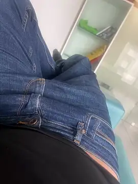 Snapshot of hotcuteguy_xxx1 chatting on 07-25-26, 11:30 hotcuteguy xxx1 online show from 07-25-26, 11:30