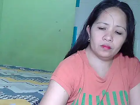 Snapshot of sweetlady_pinay chatting on 10-10-25, 05:06 sweetlady pinay online show from 10-10-25, 05:06