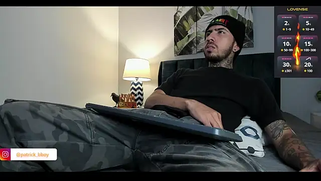 Snapshot of Evans_Osler chatting on 10-29-25, 02:25 Evans Osler online show from 10-29-25, 02:25