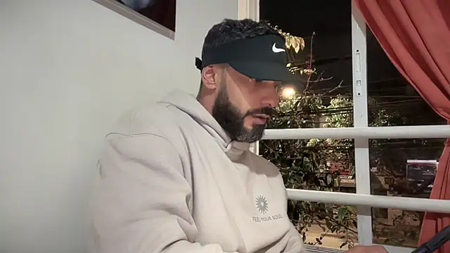 Snapshot of romeolovedark chatting on 10-31-25, 06:47 romeolovedark online show from 10-31-25, 06:47