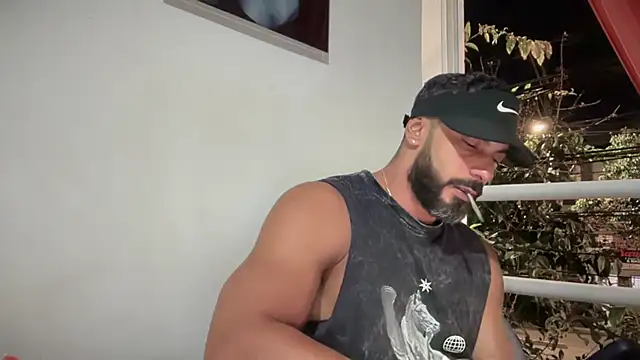 Snapshot of romeolovedark chatting on 11-01-25, 03:19 romeolovedark online show from 11-01-25, 03:19