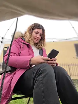 Snapshot of DaisyVibesss chatting on 12-15-24, 09:03 DaisyVibesss online show from 12-15-24, 09:03