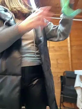 Snapshot of DaisyVibesss chatting on 01-05-25, 03:13 DaisyVibesss online show from 01-05-25, 03:13