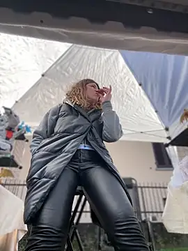 Snapshot of DaisyVibesss chatting on 02-02-25, 09:30 DaisyVibesss online show from 02-02-25, 09:30