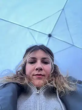 Snapshot of DaisyVibesss chatting on 02-02-25, 12:35 DaisyVibesss online show from 02-02-25, 12:35