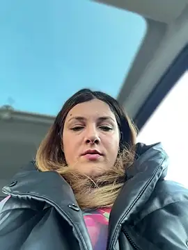 Snapshot of DaisyVibesss chatting on 02-05-25, 08:43 DaisyVibesss online show from 02-05-25, 08:43