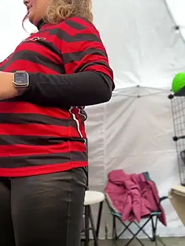 Snapshot of DaisyVibesss chatting on 02-23-25, 04:13 DaisyVibesss online show from 02-23-25, 04:13