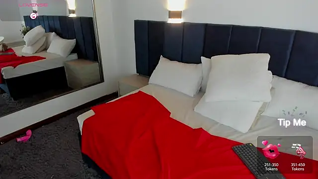 EmilySumer online show from 12-22-24, 07:42