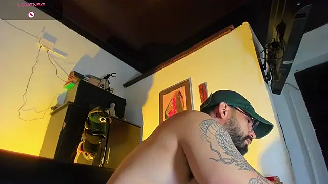 CamiloGray  online show from 10-11-25, 01:42