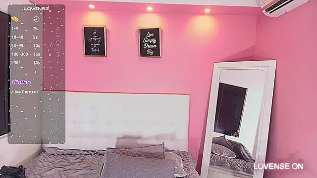 Snapshot of hornyhousekeeper_ chatting on 12-18-24, 12:29 hornyhousekeeper  online show from 12-18-24, 12:29