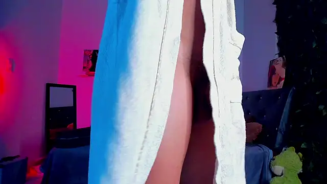 Snapshot of sweetvond_ chatting on 10-10-25, 11:26 sweetvond  online show from 10-10-25, 11:26