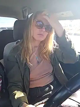 Snapshot of SheIsSomething chatting on 01-01-25, 07:21 SheIsSomething online show from 01-01-25, 07:21