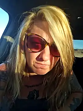 Snapshot of SheIsSomething chatting on 01-02-25, 11:49 SheIsSomething online show from 01-02-25, 11:49