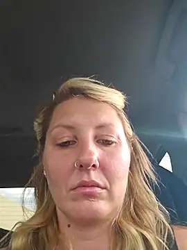 Snapshot of SheIsSomething chatting on 01-03-25, 11:01 SheIsSomething online show from 01-03-25, 11:01