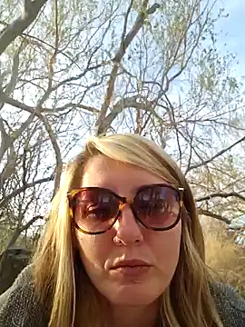 Snapshot of SheIsSomething chatting on 01-23-25, 12:25 SheIsSomething online show from 01-23-25, 12:25