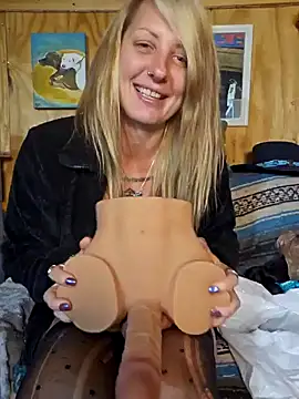 Snapshot of SheIsSomething chatting on 01-29-25, 02:30 SheIsSomething online show from 01-29-25, 02:30