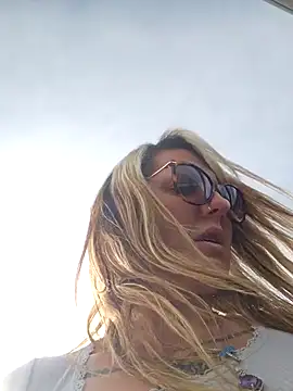 Snapshot of SheIsSomething chatting on 01-31-25, 09:48 SheIsSomething online show from 01-31-25, 09:48