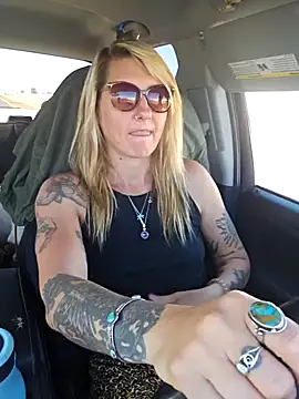 Snapshot of SheIsSomething chatting on 02-06-25, 09:06 SheIsSomething online show from 02-06-25, 09:06