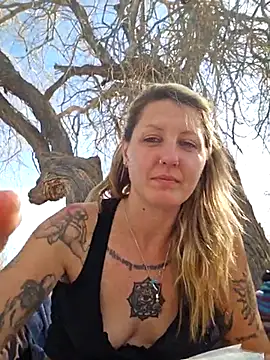 Snapshot of SheIsSomething chatting on 02-18-25, 07:52 SheIsSomething online show from 02-18-25, 07:52