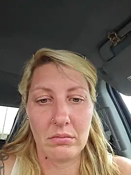 Snapshot of SheIsSomething chatting on 03-17-25, 10:28 SheIsSomething online show from 03-17-25, 10:28